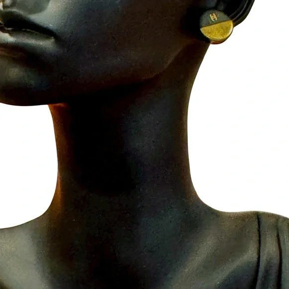 Authentic Chanel Vintage Clip-On Earrings Black Gold CC Logo Round 100A - Picture 5 of 6